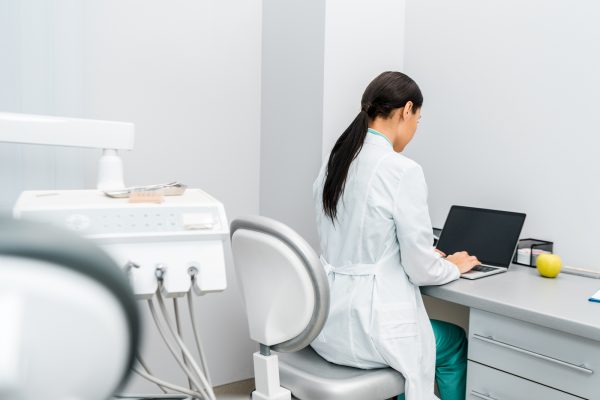 Mehr als Patientendaten und Termintool: professionelle Zahnarztsoftware