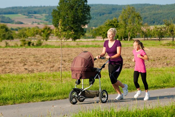 Sport nach der Geburt – gezielt fit werden nach der Entbindung